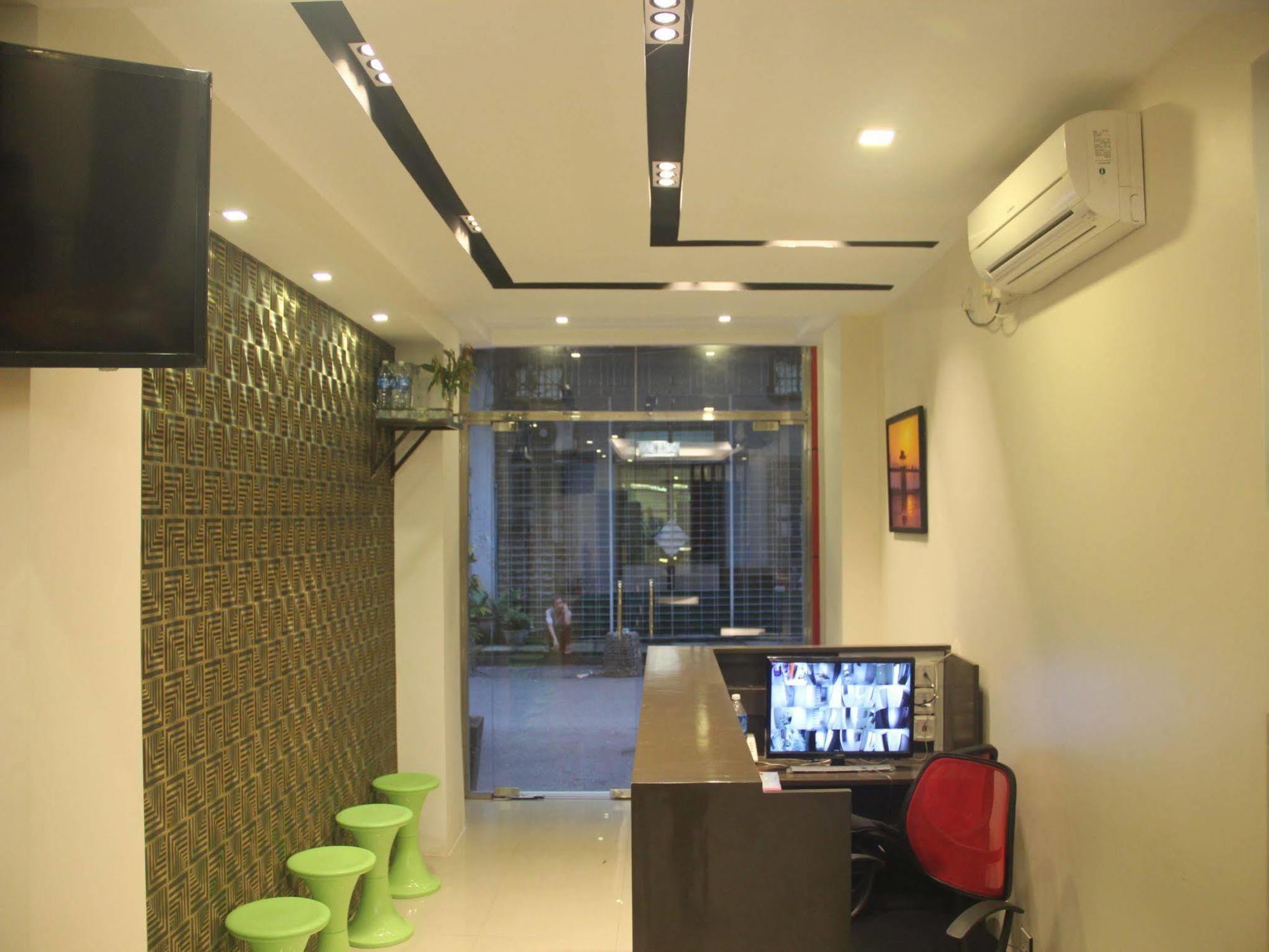 The Vibe Inn Yangón Exterior foto