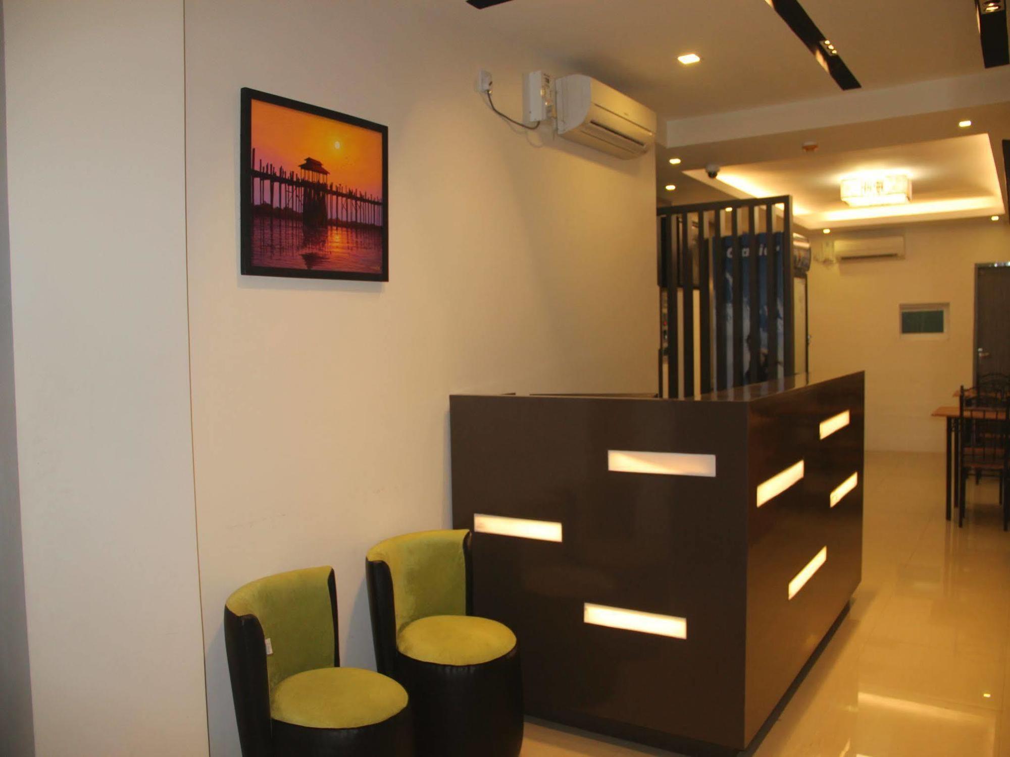 The Vibe Inn Yangón Exterior foto